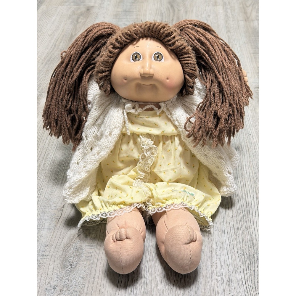 Cabbage Patch Kids 16in Girl Doll Brown Yarn Hair Signed Xavier Roberts